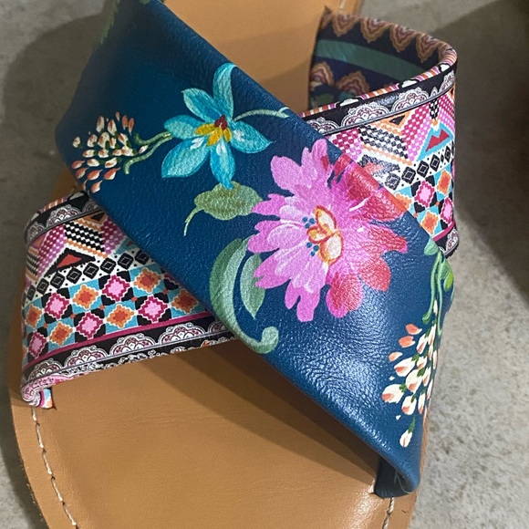 Johnny Was sandals. Comfortable all leather sandals. Size 7. - Picture 2 of 9